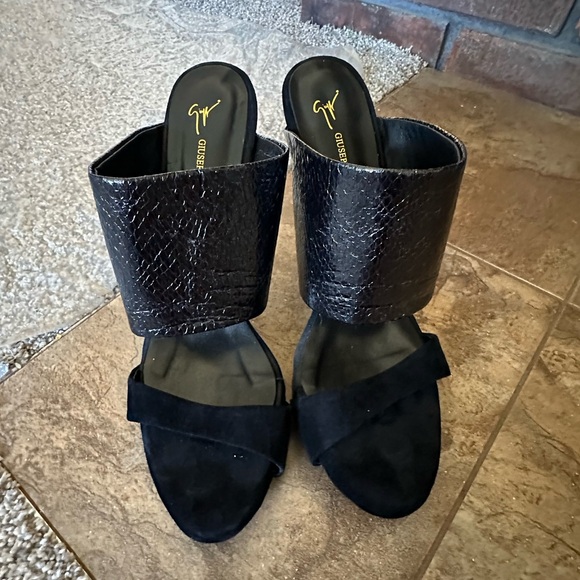 Black mule - Picture 2 of 8